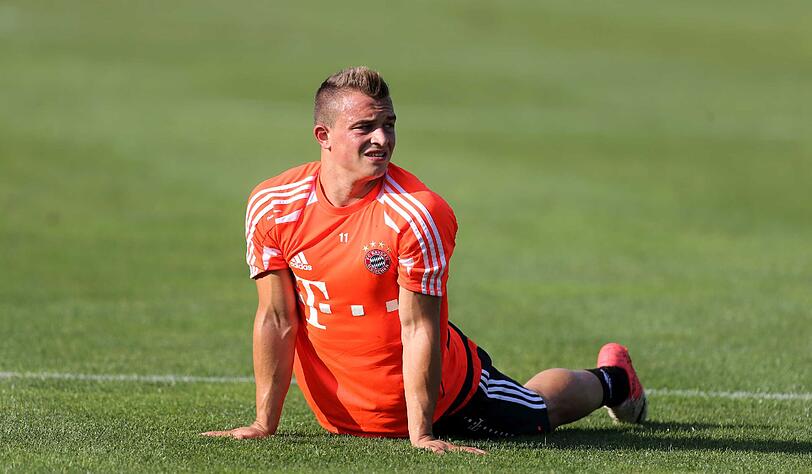 Eine Stunde und sechs Minuten trainieren die Bayern-Profis vor 1000 Fans im Stadio Comunale von Arco. Sieben Jugendspieler sind mit von der Partie - und ein Verletzter geht hervor: Trainer Jupp Heynckes zieht sich einen Faserriss zu.