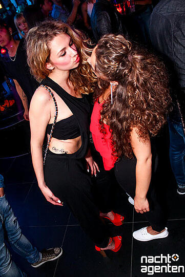 Die besten Partybilder vom Samstag. Hier aus dem Crown's Club.