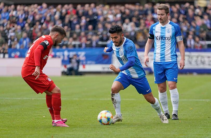 Kuriose Niederlage für den FC Bayern II und Mert Yilmaz (l.).