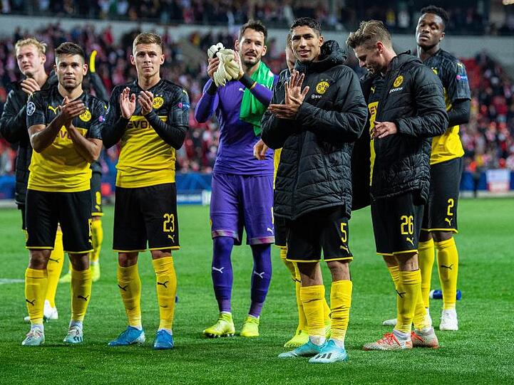 Der BVB durfte in Prag vor allem dank Achraf Hakimi (3.v.r.) feiern.