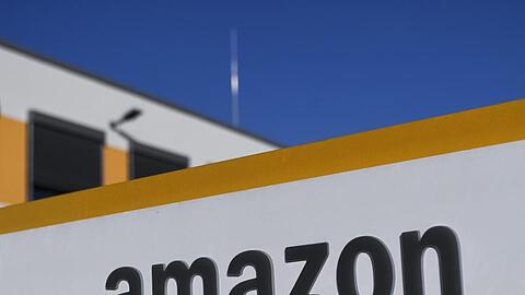 Das Logo des Online-Händlers Amazon. Foto: Ina Fassbender/dpa/Archivbild