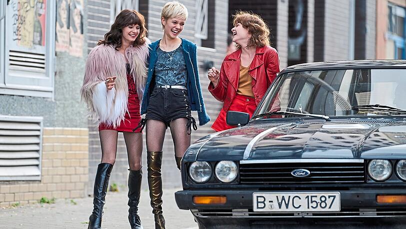 Die Schauspielerinnen Jana McKinnon (links, als Christiane), Lea Drinda (Babsi) und Lena Urzendowsky (Stella).