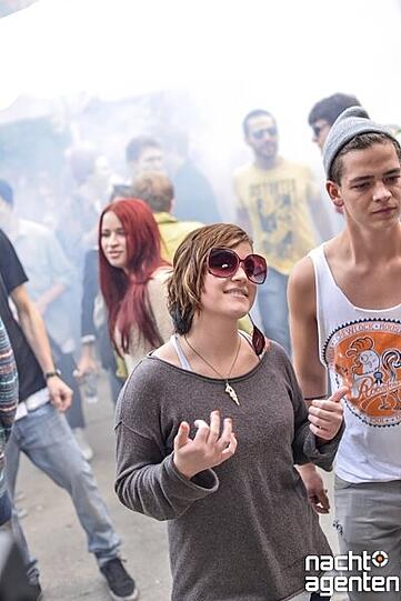 Unter dem Motto IHR WOLLT ES NICHT ANDERS - feierte der Rave Autonimca sein letztes große Open-Air des Jahres, in der Storchenburg, am Ostbahnhof. Mehr Bilder unter: www.nachtagenten.de
