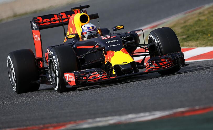 Der Österreicher Daniel Ricciardo im neuen Red Bull RB12.