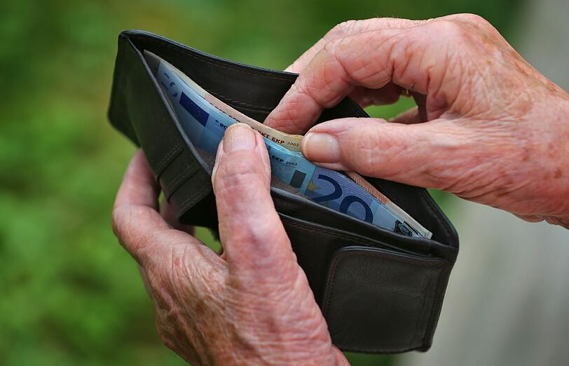 Zwischen zwei und 32,50 Euro im Monat bleiben mehr im Geldbeutel.