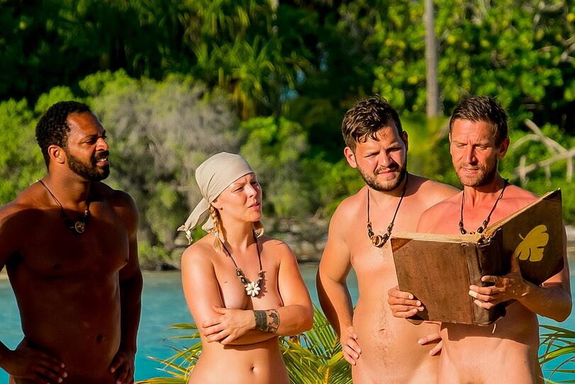 Durch diverse Spiele können Belohnungen oder die Reise auf die Insel der Liebe erspielt werden. Jesse (l.) Ex-Queensberry Sängerin Leo Bartsch, Kushtrim und Moderator Peer Kusmagk (r.) freuen sich auf ihre Herausforderung.