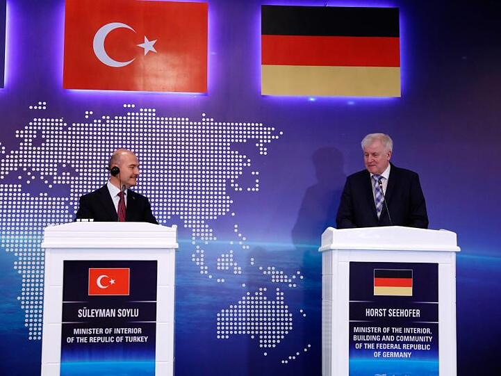 Der türkische Innenminister Süleyman Soylu (l.), und Horst Seehofer während einer gemeinsamen Pressekonferenz.