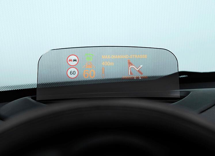 Alle Infos auf einen Blick: Im neuen Mini dient ein dezentes Kunststoffschild als Head-up-Display.