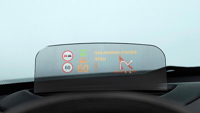 Alle Infos auf einen Blick: Im neuen Mini dient ein dezentes Kunststoffschild als Head-up-Display. Alle Infos auf einen Blick: Im neuen Mini dient ein dezentes Kunststoffschild als Head-up-Display.