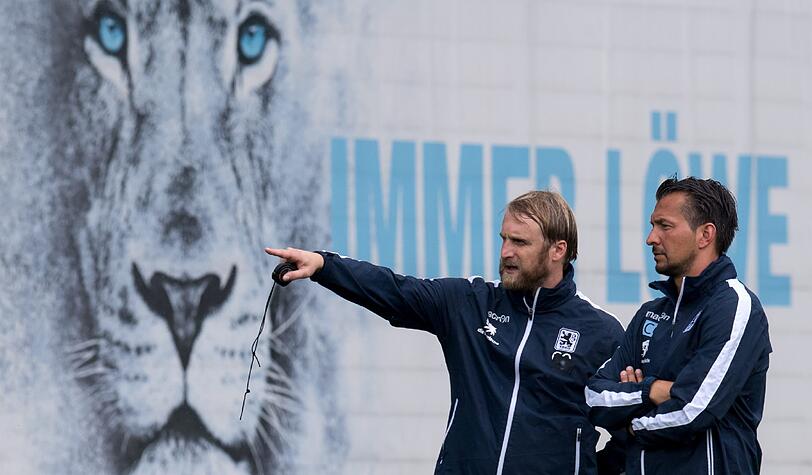 Vor den Augen Hunderter Fans betraten die Löwen das erste Mal nach dem Abstieg in die Regionalliga den Trainingsplatz.