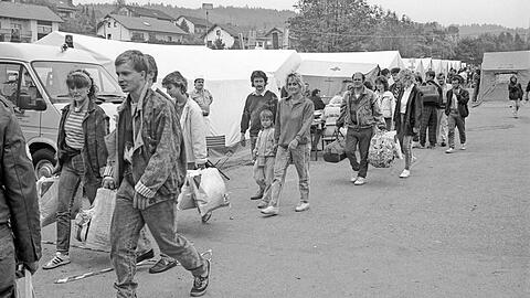 Ein DDR-Flüchtlingslager im Landkreis Passau: Ein paar Taschen und die Kleider am Leib &ndash; mehr haben die meisten Neuankömmlinge nicht dabei.