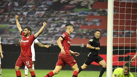 Leverkusen-Supertalent Kai Havertz (M.) traf zum 2:0.