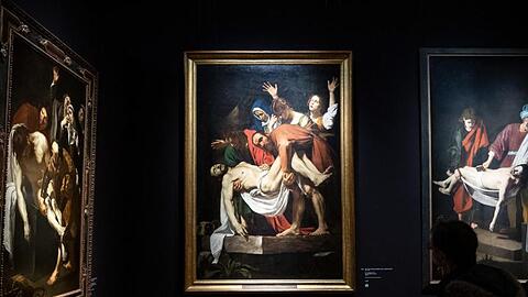 "Die Grablegung Christi" von Dirk van Baburen (r) und Caravaggio (Mitte) und Nicolas Tournier (l) in München.
