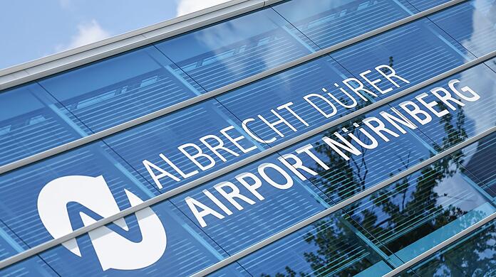 Nach Angaben der Polizei sind zwei Aktivisten der Gruppe Letzte Generation auf den Nürnberger Flughafen eingedrungen.