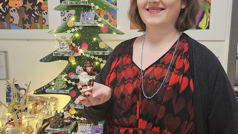 Von diesen niedlichen Weihnachtsmännern hat Amelie Lorenz mehrere bemalt. Von diesen niedlichen Weihnachtsmännern hat Amelie Lorenz mehrere bemalt.