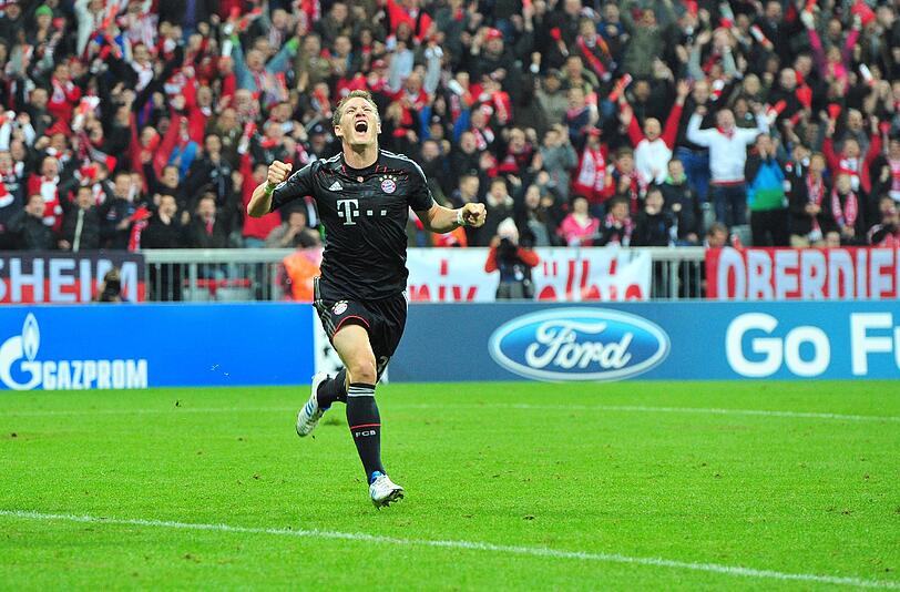 Was Schweinsteiger über Martínez sagt: "Ich denke, dass es 
schon gut war. Javi ist ein intelligenter Spieler, man merkt das. Er 
macht sehr viele Dinge richtig. Klar braucht man noch Zeit. Aber mit 
Luiz Gustavo oder Anatoli Tymoshchuk wird das auch so sein, dass 
Abwechslung da sein wird. Wir müssen insgesamt harmonieren &ndash; wer 
spielt, macht keinen großen Unterschied. Wichtig ist, dass sich alle 
verstehen und ein gutes Bindeglied zwischen Angriff und Abwehr 
bilden."