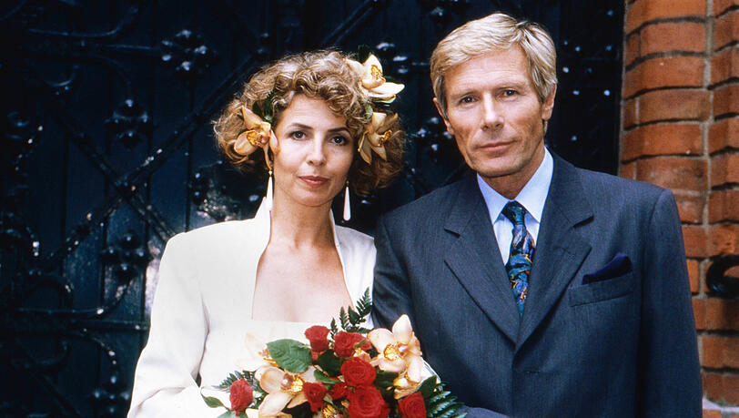 Zwei Halbe sind noch lange kein Ganzes: Michaela May und Horst Janson bei ihrer Serien-Hochzeit. Zwei Halbe sind noch lange kein Ganzes: Michaela May und Horst Janson bei ihrer Serien-Hochzeit.