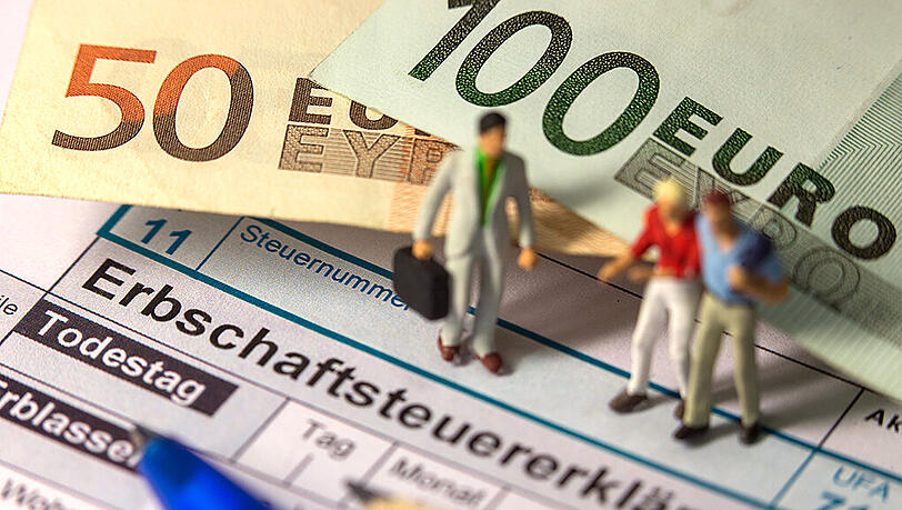 Spitzenvertreter der Koalition hatten sich erst am Montag auf den Gesetzentwurf zur Erbschaftsteuer geeinigt - doch die Kritik dauert an. Spitzenvertreter der Koalition hatten sich erst am Montag auf den Gesetzentwurf zur Erbschaftsteuer geeinigt - doch die Kritik dauert an.