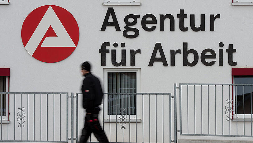 Im weiteren Jahresverlauf rechnet die Bundesagentur für Arbeit (BA) mit einer moderaten Zunahme der Zahl der Jobsucher - vor allem durch die große Zahl von Flüchtlingen. Foto: Sebastian Kahnert/Illustration Im weiteren Jahresverlauf rechnet die Bundesagentur für Arbeit (BA) mit einer moderaten Zunahme der Zahl der Jobsucher - vor allem durch die große Zahl von Flüchtlingen. Foto: Sebastian Kahnert/Illustration