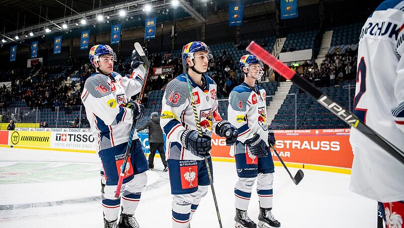 Verlassen enttäuscht das Stockholmer Eis: Die EHC-Youngster Justin Schütz (l.) und Luca Zitterbart. Verlassen enttäuscht das Stockholmer Eis: Die EHC-Youngster Justin Schütz (l.) und Luca Zitterbart.