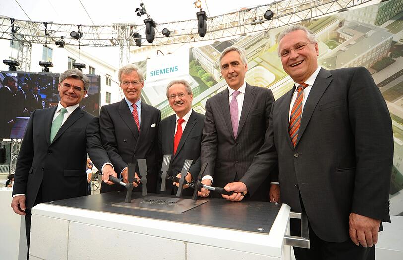 Joe Kaeser (l.), Gerhard Cromme, OB Ude, Peter Löscher, Joachim Hermann.
