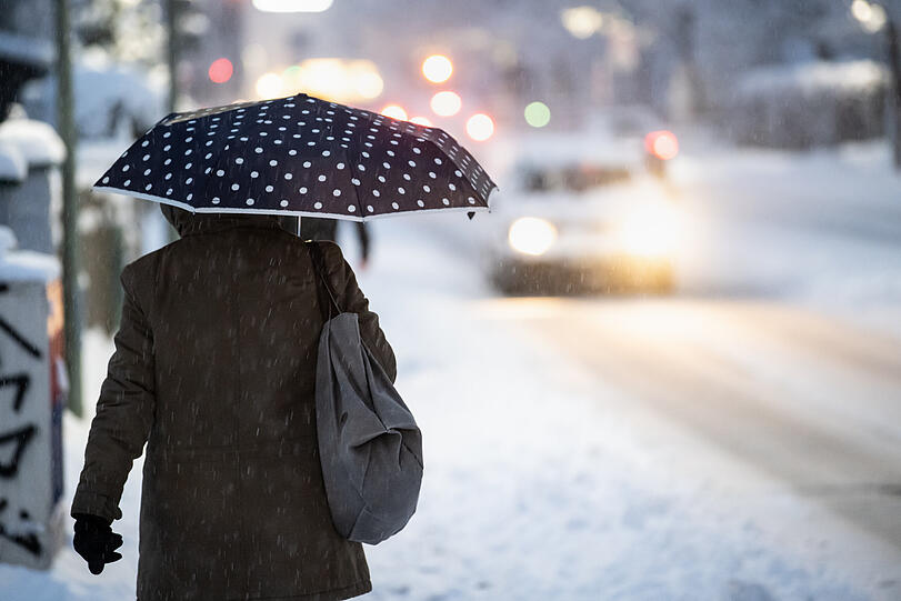 Innerhalb kürzester Zeit vielen etliche Zentimeter Neuschnee in München.