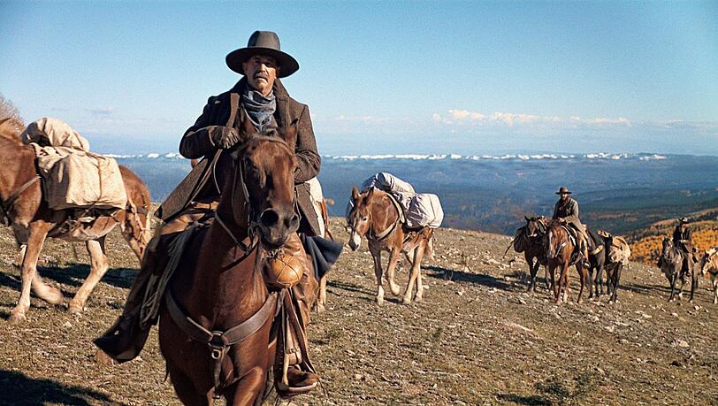 Kevin Costner als Hayes Ellison in einer Szene des Kinofilms "Horizon". Kevin Costner als Hayes Ellison in einer Szene des Kinofilms "Horizon".