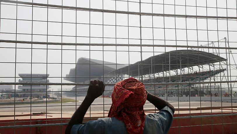Die 290 Millionen Euro Strecke in Greater Noida ist fertig, die Umgebung nicht. Die Eintrittspreise von 35 bis 500 Euro sind für die meisten Inder aber unerschwinglich.