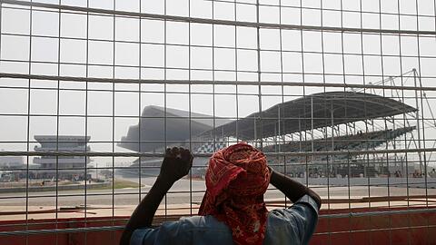 Die 290 Millionen Euro Strecke in Greater Noida ist fertig, die Umgebung nicht. Die Eintrittspreise von 35 bis 500 Euro sind für die meisten Inder aber unerschwinglich.
