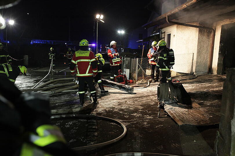 Der Keller und die Garage des Einfamilienhauses in Kolbermoor brannten völlig aus. Die Bilder.