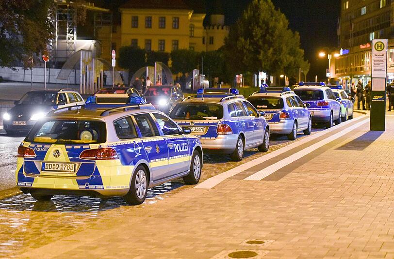 Eskalation pur: In Bautzen kommt es wieder mal zu gewalttätigen Auseinandersetzungen zwischen Rechtsradikalen und Flüchtlingen. Sehen Sie hier die Bilder.
