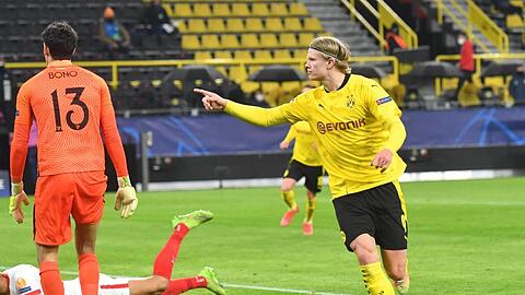 Erling Haaland (r) war Dortmunds Erfolgsgarant beim BVB-Weiterkommen gegen Sevilla.