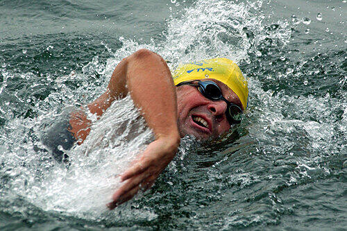 Bis 2007 hielt der Weltrekord, den der Veitsbronner 2005 im Ärmelkanal aufgestellt hat. Er brauchte damals für die 32 Kilometer lange Strecke 7:03.25 Stunden.