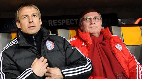 Die Trennung von Trainer Klinsmann (l) erfolgte im Jahr 2009 vorzeitig. (Archivbild)