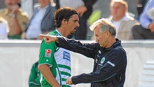 Marsch, zurück in die Startelf: Fürths Trainer Benno Möhlmann baut auf seinen Abwehrchef Marino Biliskov. Marsch, zurück in die Startelf: Fürths Trainer Benno Möhlmann baut auf seinen Abwehrchef Marino Biliskov.