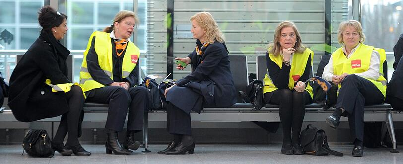 Streik am Münchner Flughafen: Die Lufthansa-Mitarbeiter legen die Arbeit nieder. Von 04 Uhr bis 12 Uhr sollen die Flieger am Boden bleiben. Die Bilder vom Münchner Airport.