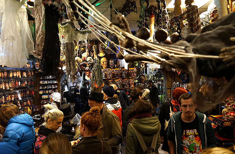 Der Halloween Gore Store bietet alles, was das Herz eines Horror-Fans begehrt.