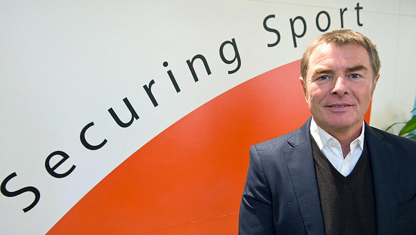 Helmut Spahn vor seinem Büro im Gebäude des "International Centre for Sport Security" in Doha (Katar).