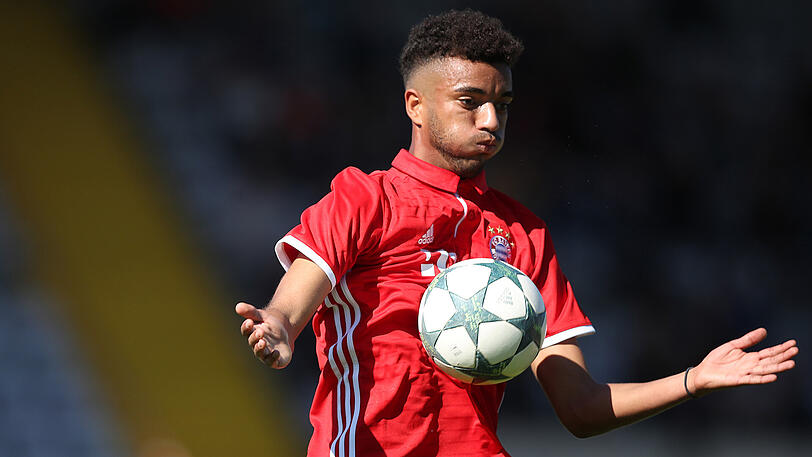 Der US-Verband lud Timothys Tillman im Oktober 2015 zu einem Lehrgang ein - der heute 18-Jährige lehnte ab und läuft für den DFB auf.