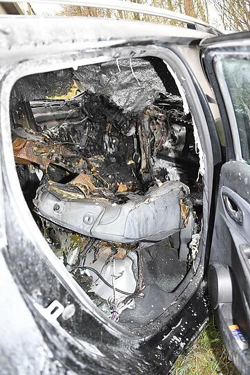 Tödlicher Unfall auf der A 94. Das Auto ging in Flammen auf.