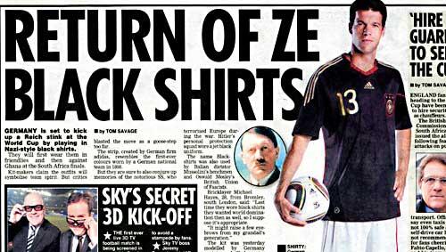 Das neue, schwarze WM-Trikot erinnert eine britische Zeitung an die Nazi-Zeit. Das neue, schwarze WM-Trikot erinnert eine britische Zeitung an die Nazi-Zeit.