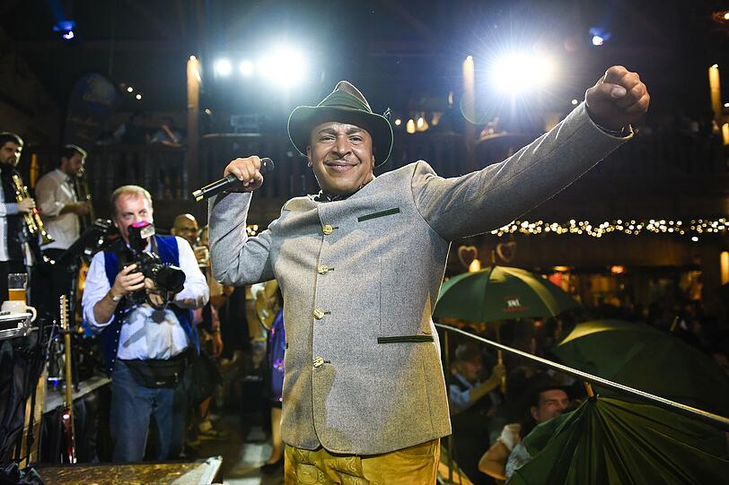 Lou Bega heizt dem Weinzelt mächtig ein