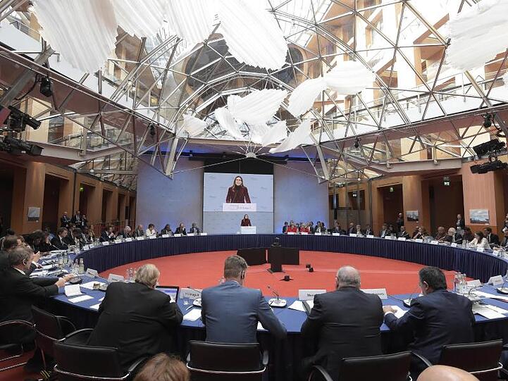 Die chilenische Umweltministerin Carolina Schmidt spricht während der Sitzung am zweiten Tag beim 10. Petersberger Klimadialog.