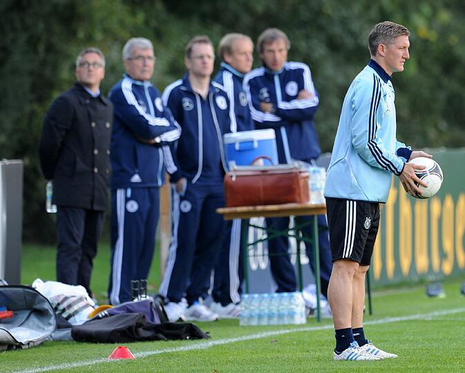 Elf Freunde müsst ihr sein. Die Nationalelf nimmt die Vorbereitung auf das WM-Qualifikationsspiel der deutschen Nationalmannschaft am Freitag in Dublin gegen Irland auf. Die Fotos
