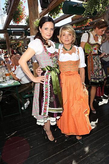 Bilder von der Mercedes-Benz-Damenwiesn mit Uschi Glas, Elisabeth Lanz und Lola Paltinger
