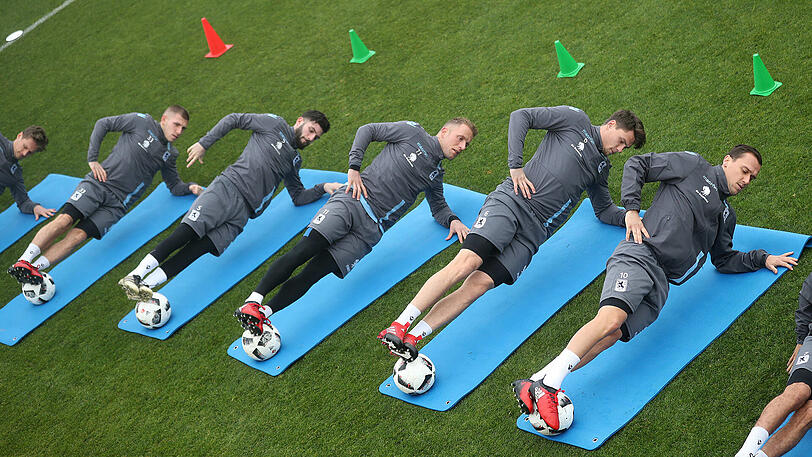 Löwen im Nebel: So lief die erste Trainingseinheit des TSV 1860 in Troia/Portugal.