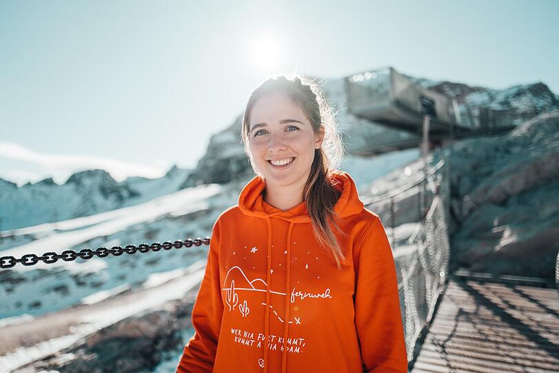 In der neuen Kollektion gibt&rsquo;s auch wieder warme Mützen und Hoodies für die zapfige Zeit. Ebenso in einer Neuauflage: Die Bavarian Couture Stirnbänder, in Bayern gestrickt.