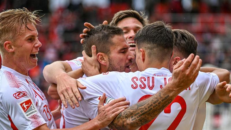 Jahn Regensburg setzte sich gegen den SV Sandhausen durch. Jahn Regensburg setzte sich gegen den SV Sandhausen durch.