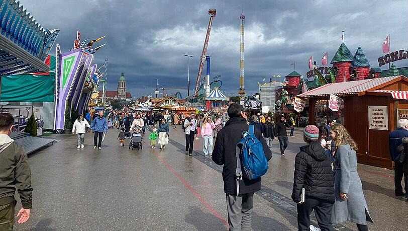 Blick auf die Wiesn am Montagmittag (30. September).
