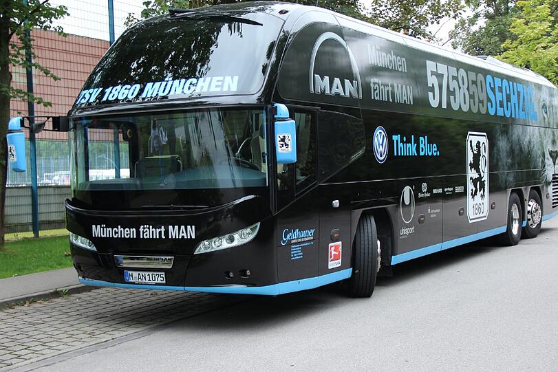 Zusätzlich präsentierte die Löwen im Rahmen des Fanfestes erstmals den neuen Fanbus.